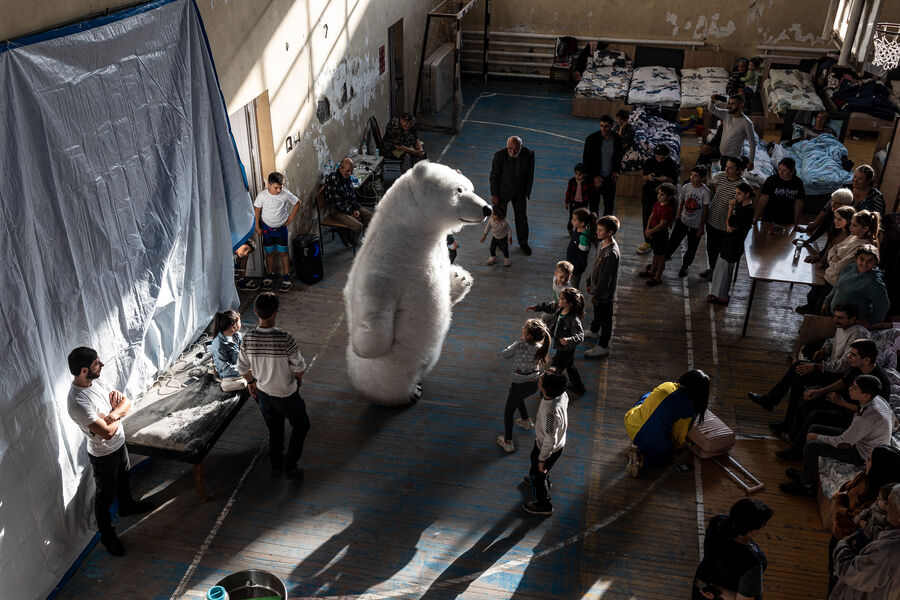 Представление для&nbsp;детей из&nbsp;Нагорного Карабаха во временном приюте в&nbsp;Арташате к&nbsp;юго-востоку от Еревана, 6&nbsp;октября 2023&nbsp;года