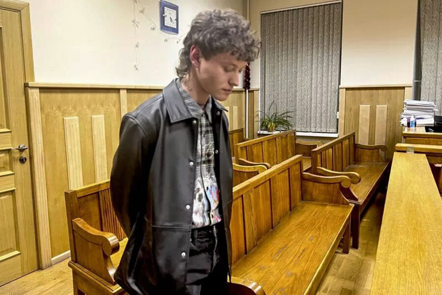 Певец Эдуард Шарлот, обвиняемый в мелком хулиганстве, во время заседания в Ленинском районном суде, 22 ноября 2023 года