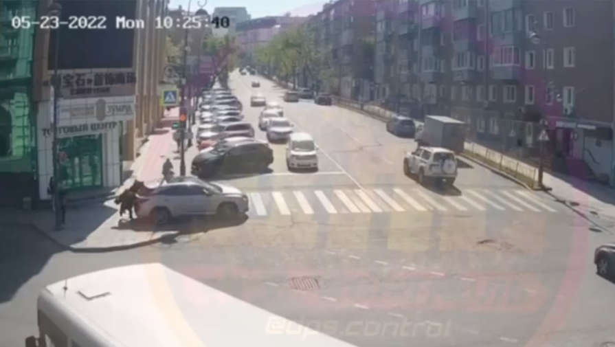 Появилось видео наезда автомобиля Lexus на людей во Владивостоке