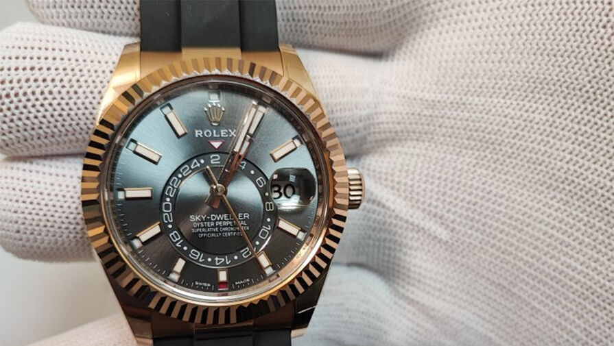 Пассажир пытался незаконно ввезти через аэропорт Домодедово часы Rolex за 3,5 млн рублей