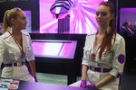 Девушки на стенде компании «Технодинамика» на X Международной выставке вертолетной индустрии HeliRussia в Международном выставочном центре «Крокус Экспо» в Москве