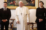 Папа Римский Франциск и президент Украины Владимир Зеленский с супругой Еленой во время встречи в Ватикане, 8 февраля 2020 года