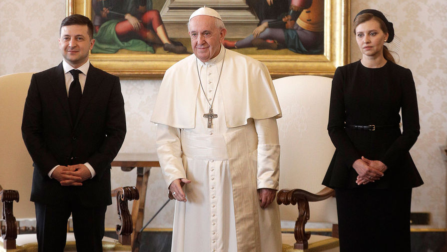 Папа Римский Франциск и президент Украины Владимир Зеленский с супругой Еленой во время встречи в Ватикане, 8 февраля 2020 года