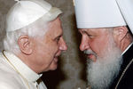 Папа Римский Бенедикт XVI встречается с митрополитом Кириллом в Ватикане, 2006 год