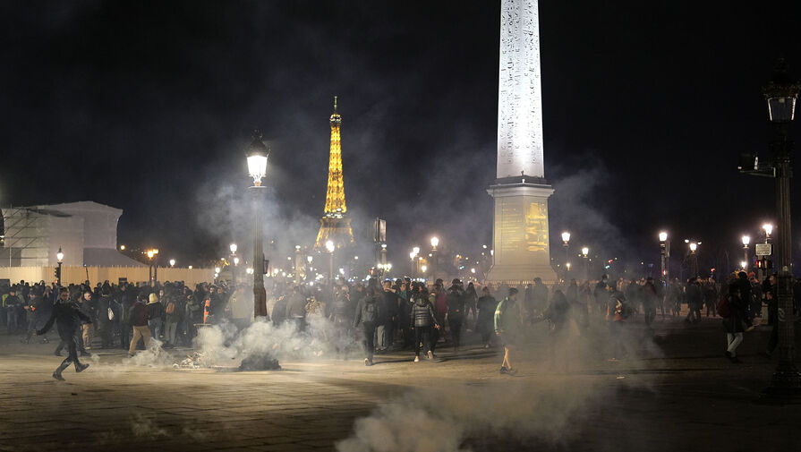 Во время протестов в Париже задержали не менее 217 человек