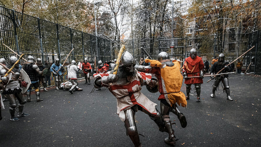 Никакой жалости, но всем весело. Зачем москвичи бьют друг друга деревянными палками