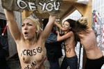 Акция Femen в Давосе.