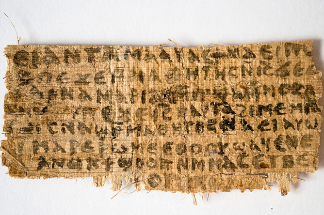 Папирус, представленный накануне в Риме профессором Гарварда Карен Кинг, где говорится про жену Иисуса Христа