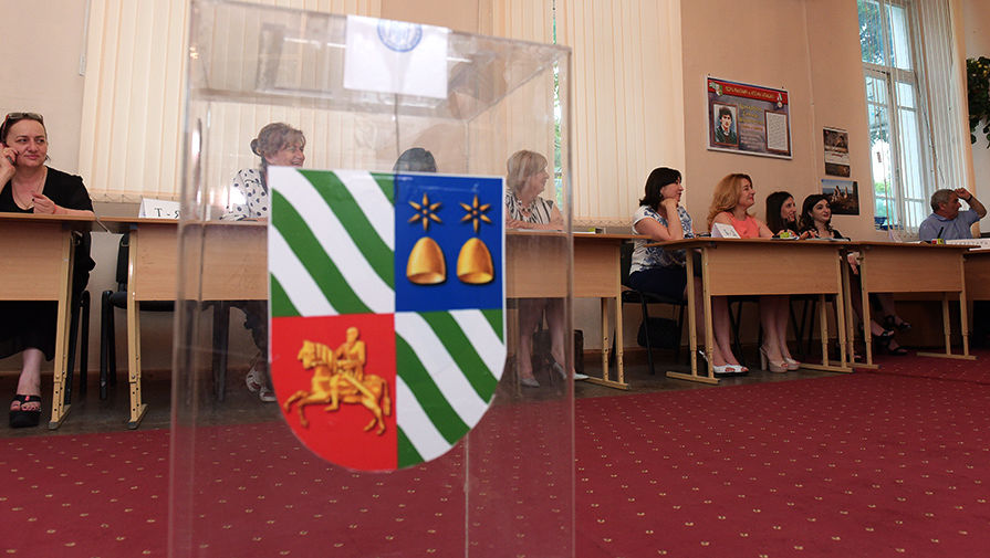 Избирательный участок референдума о досрочных выборах президента Абхазии