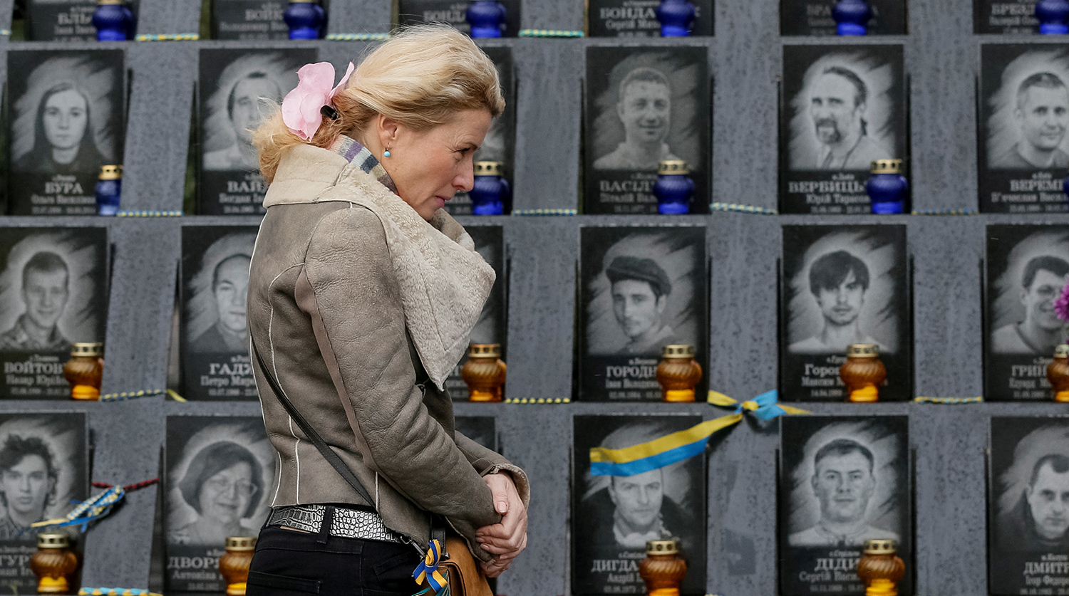 Монумент памяти погибших в годовщину «майдана» в Киеве, 21 ноября 2017 года
