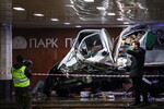 Грузовая «Газель» въехала в подземный переход у метро «Парк победы» на Кутузовском проспекте, 7 апреля 2025 года
