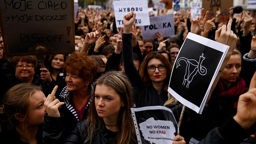Митинг против запрета абортов в&nbsp;центре Варшавы