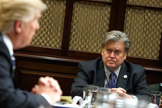 Президент США Дональд Трамп и его старший советник Стив Бэннон