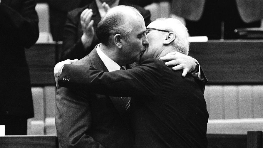 Главы СССР и ГДР Михаил Горбачев и Эрих Хонеккер во время встречи в&nbsp;Восточном Берлине, 1986&nbsp;год