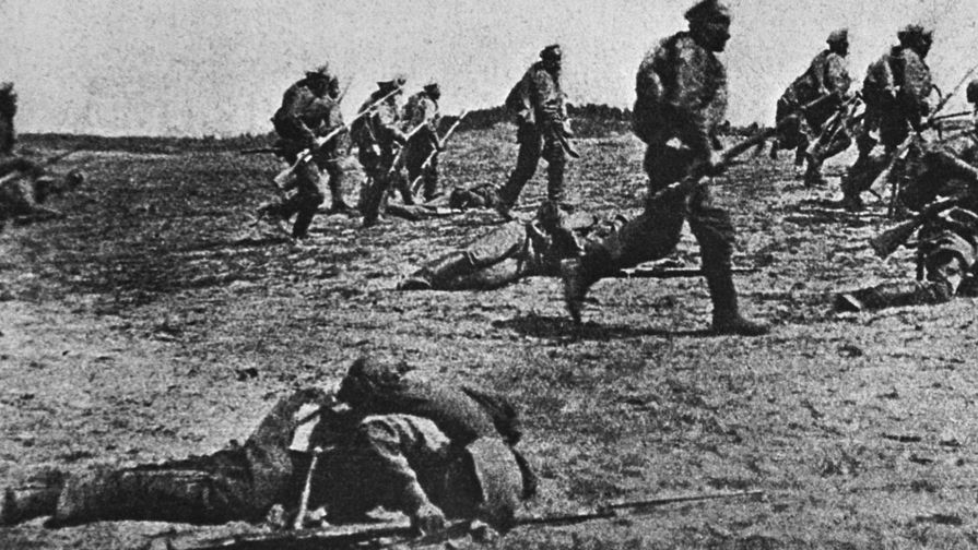 Наступление русских войск на одном из участков Юго-Западного фронта (снимок 1916 года)