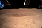 Фрагмент фотографии поверхности обратной стороны Луны, снятой китайским космическим аппаратом «Чанъэ-4» 3 января 2019 года
