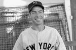 Игрок «Нью-Йорк Янкиз» Джо Ди Маджо во время тренировки в Брейдентоне, штат Флорида, 1946 год