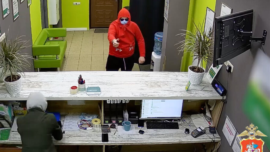 Курьер с друзьями инсценировал ограбление пункта СДЭК в Подмосковье ради 140 тыс рублей