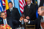 Президент США Барак Обама и президент России Владимир Путин на ланче в ООН, 2015 год
