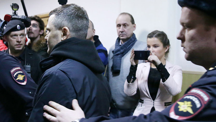 Владелец аэропорта Домодедово Дмитрий Каменщик, обвиняемый по&nbsp;делу о&nbsp;теракте в&nbsp;Домодедово в&nbsp;январе 2011 года, во время рассмотрения ходатайства следствия в&nbsp;Басманном суде