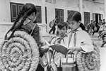 Вьетнамские школьники во время перемены, 1966 год