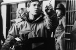Режиссер Андрей Кончаловский за съемочной площадке фильма «Поезд-беглец» в 1985 году