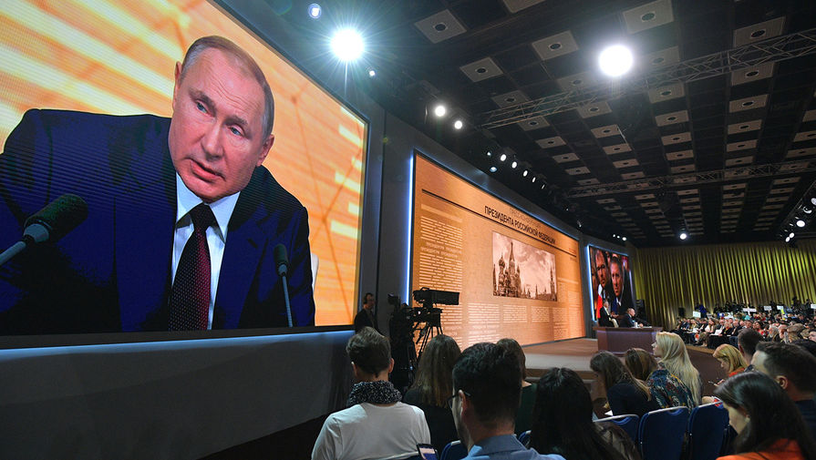 Во время большой пресс-конференции президента России Владимира Путина в Центре международной торговли в Москве, 19 декабря 2019 года