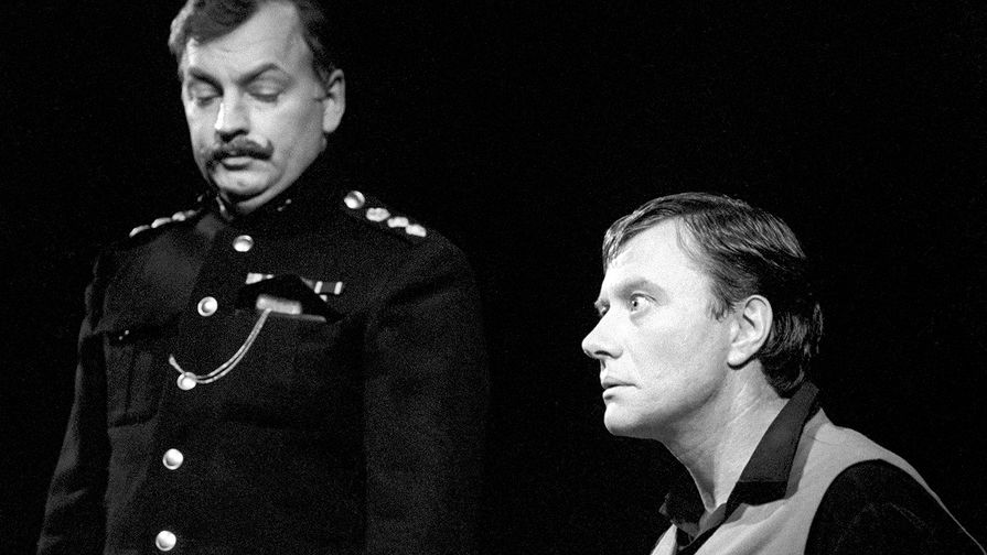 Михаил Державин и Андрей Миронов в спектакле «Трехгрошовая опера», 1971 год