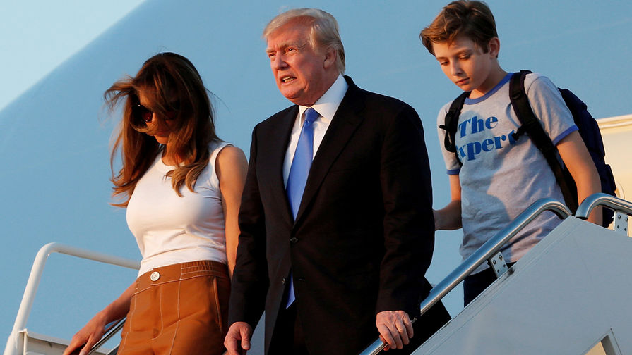 Дональд, Меланья и Бэррон Трамп прибывают в&nbsp;Вашингтон