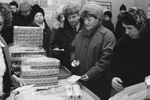 Очередь за детским питанием на молочно-раздаточной кухне, Москва, март 1992 года