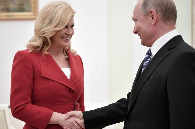 Президент Хорватии Колинда Грабар-Китарович и президент России Владимир Путин во время встречи в Кремле, 15 июля 2018 года