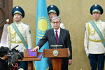 Председатель Сената Парламента Казахстана Касым-Жомарт Токаев приносит присягу на церемонии передачи ему полномочий президента страны, 20 марта 2019 года 