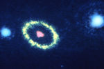 На снимке — эллиптическое кольцо газа, оставшееся вокруг сверхновой, вспыхнувшей в 1987 году. Снято 23–24 августа 1990 года