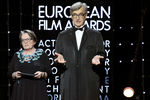 Режиссеры Агнешка Холланд и Вим Вендерс во время церемонии вручения премии Европейской киноакадемии EFA European Film Awards