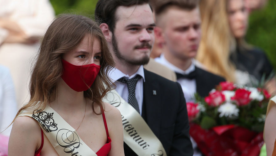 В нескольких городах Крыма из-за коронавируса отменили выпускные