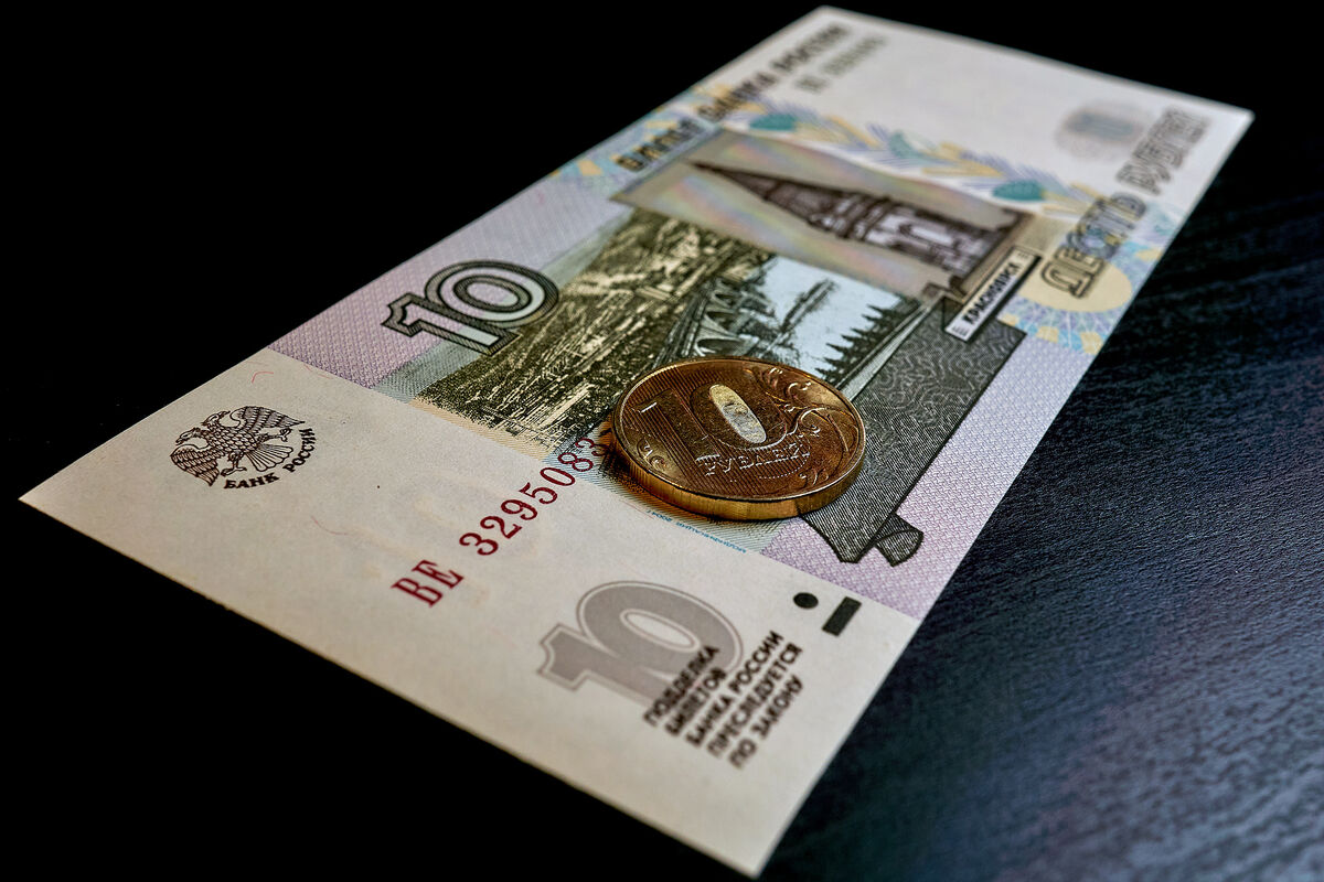 Банкноты номиналом в 5 и 10 рублей скоро поступят в оборот - Газета.Ru