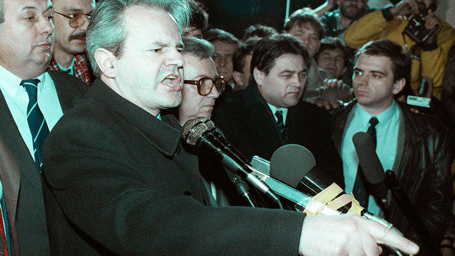 Слободан Милошевич во время митинга в Белграде, 1989 год