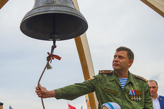 Глава ДНР Александр Захарченко на мероприятии в честь Дня освобождения Донбасса от фашистских захватчиков у мемориала на кургане Саур-Могила в Донецкой области, 7 сентября 2015 года