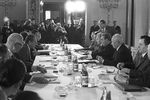Президент США Ричард Никсон и председатель Президиума Верховного Совета СССР Николай Викторович Подгорный перед началом переговоров в Кремле, 23 мая 1972 года