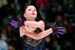 Софья Самоделкина выступает в произвольной программе на чемпионате России — 2022