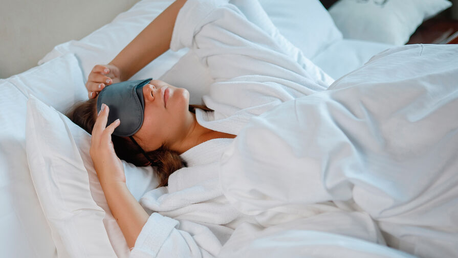 Сон в выходные защищает от депрессии, выяснили ученые