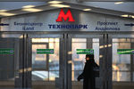 Наземная станция метро «Технопарк» Замоскворецкой линии, которая расположена у начала мостового перехода через Москву-реку в районе строящегося технопарка ЗИЛ
