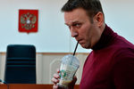 Алексей Навальный во время рассмотрения ходатайства следствия о его домашнем аресте в Басманном суде Москвы