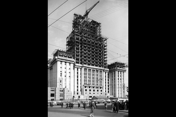Строительство здания Министерства иностранных дел на Смоленской площади, 1950 год