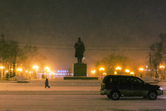 На улице Южно-Сахалинска во время метели, 2015 год
