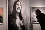 Фотографии Дэнни Трехо на выставке Брайана Адамса в Германии, февраль 2013 года