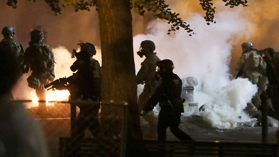 Во время столкновений федеральных войск с&nbsp;протестующими в&nbsp;Портленде, США, 22 июля 2020 года