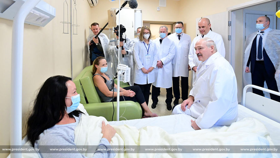 Пресс-секретарь Лукашенко объяснила, почему президент не надел маску в COVID-госпитале