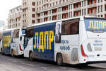 Брендированные автобусы ЛДПР у здания Госдумы РФ в Москве, 8 апреля 2022 года