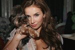 Анфиса Чехова со своей собачкой, 2008 год